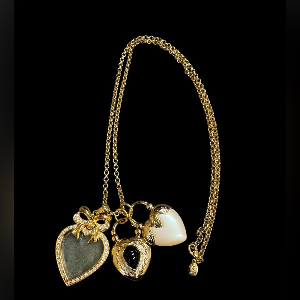 Joan Rivers heart necklace jewelry